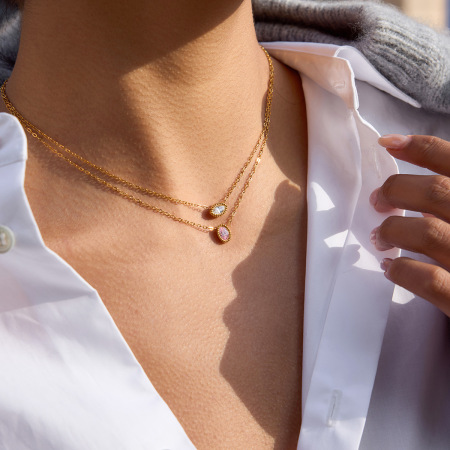 Colliers pendentifs ovales scintillants en acier inoxydable, imperméables et anti-ternissement, couleur or, avec zircon pour femmes