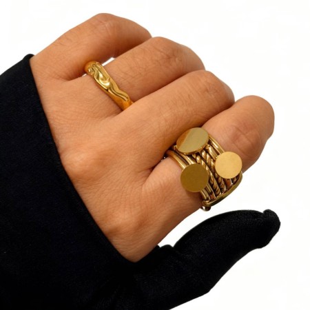 Bague imposante ronde de forme irrégulière en acier inoxydable, étanche, couleur or. 2