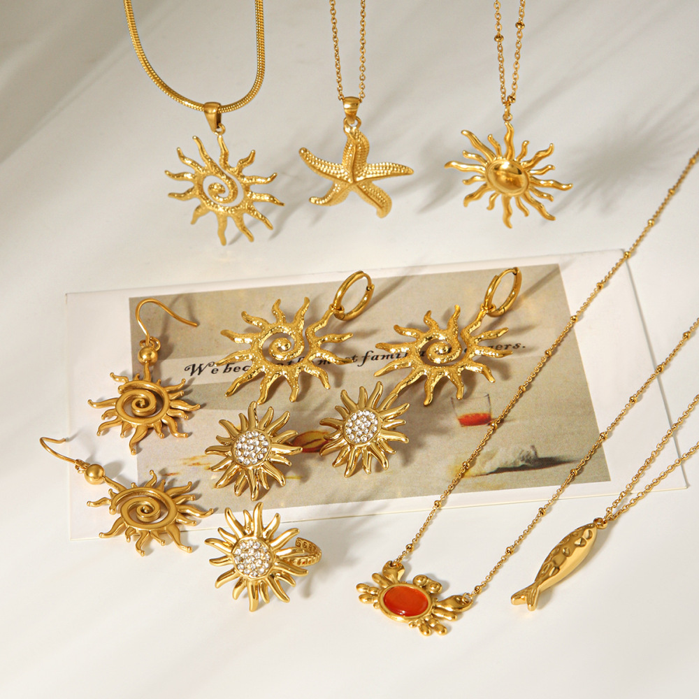 Collier Pendentif Femme En Acier Inoxydable Doré, Étanche, Avec Soleil, Étoile Et Lune (1 Pièce) Image3