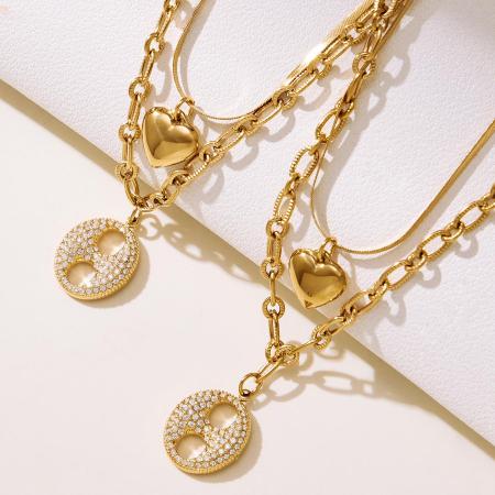 Collier à plusieurs rangs pour femme, en acier inoxydable brillant, étanche, couleur or, orné de zircon (1 pièce)