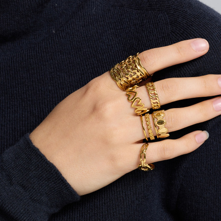 Bague tendance en acier inoxydable doré, imperméable et anti-ternissement, ornée d'un patchwork de cœurs. 2