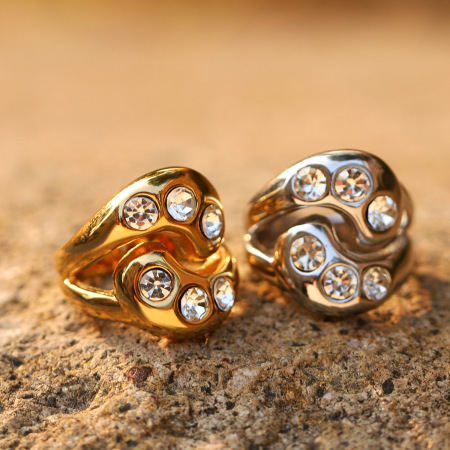 Bague imposante en acier inoxydable étanche couleur or, forme goutte, zircon.