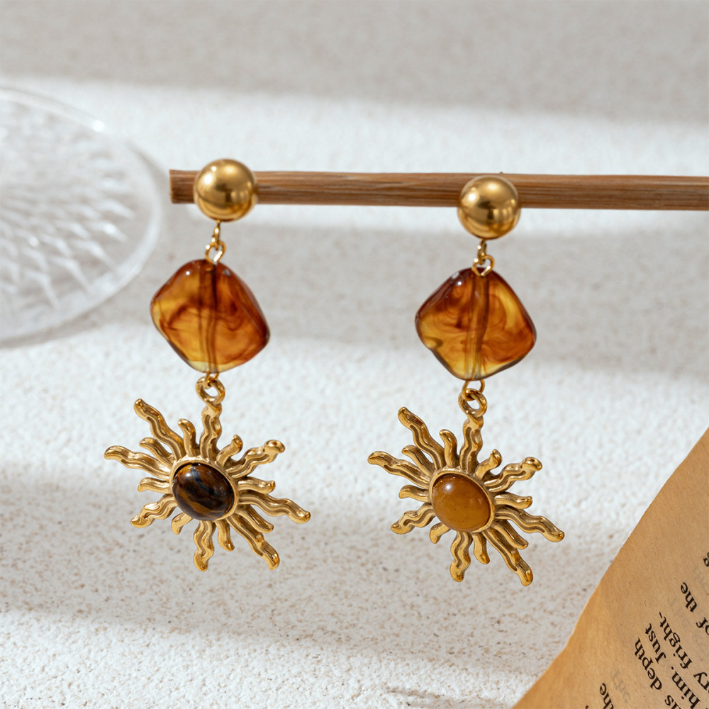1 Paire De Boucles D'Oreilles Pendantes Pour Femme, Ornées D'Un Soleil, En Acier Inoxydable Et Acrylique Imperméable, Couleur Or, Serties De Pierres Naturelles Délicates. Image4