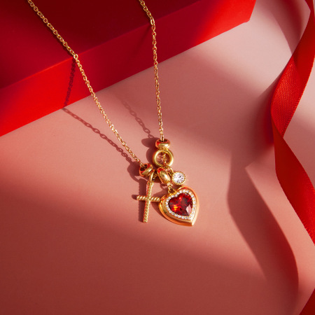 Colliers pendentifs élégants pour femmes, en acier inoxydable, couleur or, avec motif cœur et croix, étanches et anti-ternissement.