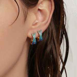 Boucles D'Oreilles Créoles Pour Femmes En Acier Inoxydable Torsadé À Dégradé De Couleurs, Étanches Et Anti-Ternissement, Couleur Or, Avec Zircon. h5 Image4