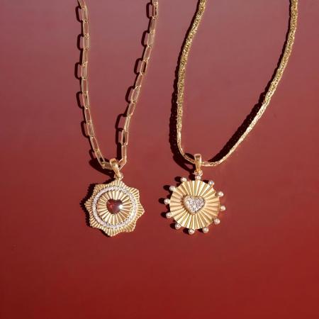 Colliers pendentifs pour femmes en acier inoxydable doré, imperméables et anti-ternissement, motif cœur soleil brillant 2