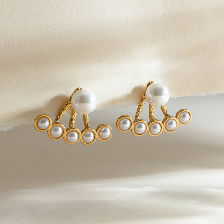 1 paire de boucles d'oreilles puces élégantes en acier inoxydable doré, imperméables et ornées de perles. 2