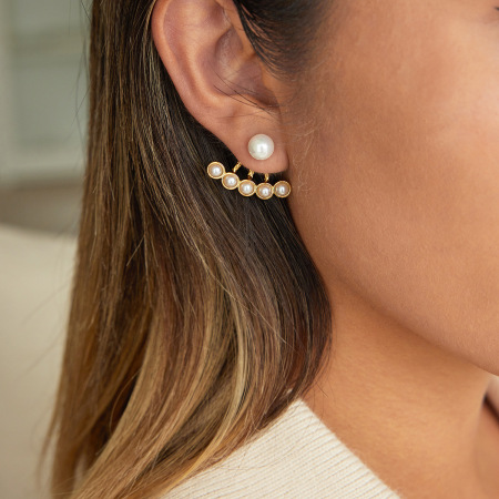 1 paire de boucles d'oreilles puces élégantes en acier inoxydable doré, imperméables et ornées de perles.