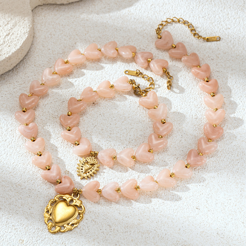 Collier Quotidien Pour Femme Avec Perles En Acrylique En Forme De Cœur, En Acier Inoxydable Étanche Et Couleur Or (1 Pièce) Image2