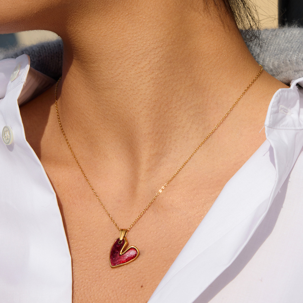 Collier Pendentif Femme Polyvalent En Forme De Cœur Rouge, En Acier Inoxydable Étanche, Couleur Or (1 Pièce) Image3