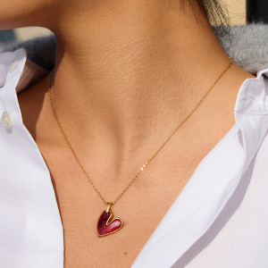 Collier Pendentif Femme Polyvalent En Forme De Cœur Rouge, En Acier Inoxydable Étanche, Couleur Or (1 Pièce) h5 Image3