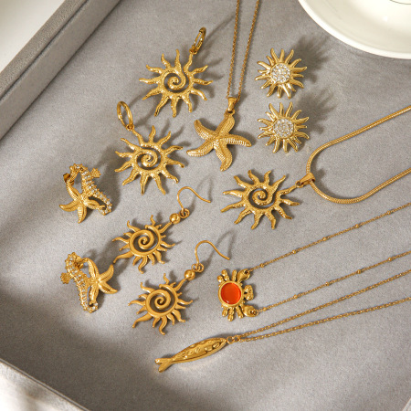 Collier pendentif femme en acier inoxydable doré, étanche, avec soleil, étoile et lune (1 pièce)
