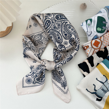 Bandana pour femme en polyester multicolore de la série Luxueuse 2