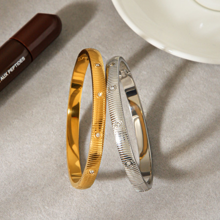 Bracelet en acier inoxydable massif, étanche, couleur or et zircon.