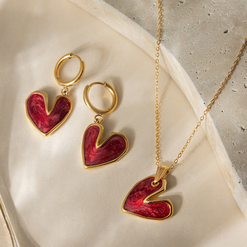 Collier Pendentif Femme Polyvalent En Forme De Cœur Rouge, En Acier Inoxydable Étanche, Couleur Or (1 Pièce) Image6