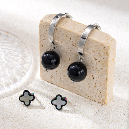 Boucles d'oreilles pendantes minimalistes pour femme, en acier inoxydable, couleur or, avec agate noire et étanches (1 paire).