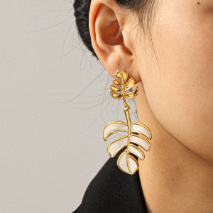 Boucles D'Oreilles Pendantes Pour Femme, Motif Feuille Simple Et Quotidienne, En Acier Inoxydable Étanche Couleur Or. h5 Image3