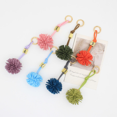 Breloques de sac pour femme en PU de qualité supérieure avec pompons et fleurs classiques