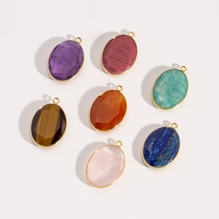 Pendentifs pour femmes en acier inoxydable doré, imperméables et anti-ternissement, sertis de pierres naturelles ovales à facettes.