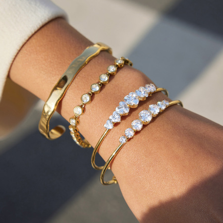 Bracelet manchette pour femme en acier inoxydable doré, orné de zircon circulaire et étanche.