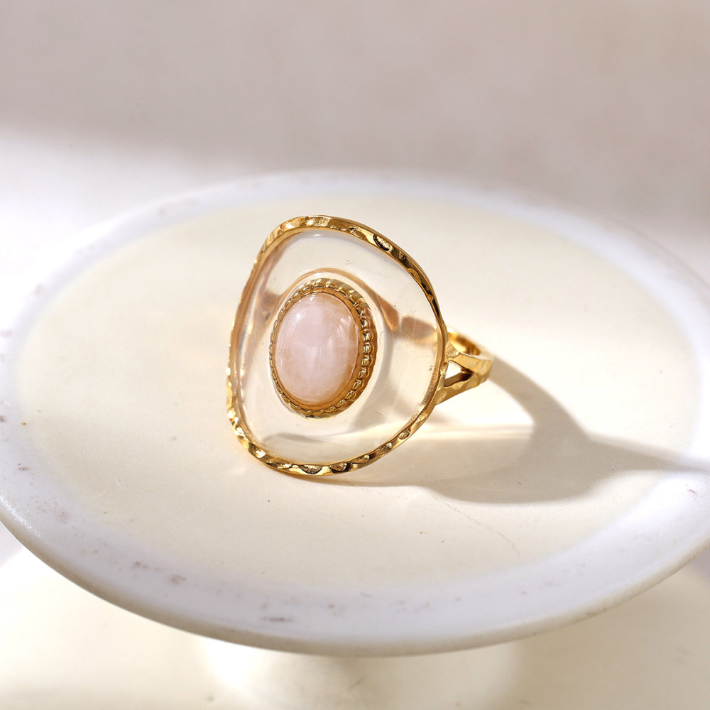 Bague Pour Femme En Acier Inoxydable Étanche Et Ornée D'Une Magnifique Pierre Précieuse En Quartz Rose (1 Pièce). Image4
