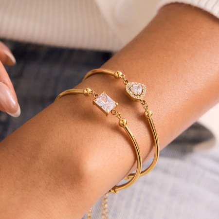 Bracelets à breloques pour femmes, en acier inoxydable, couleur or, étanches et anti-ternissement, avec zircon et finitions épurées.