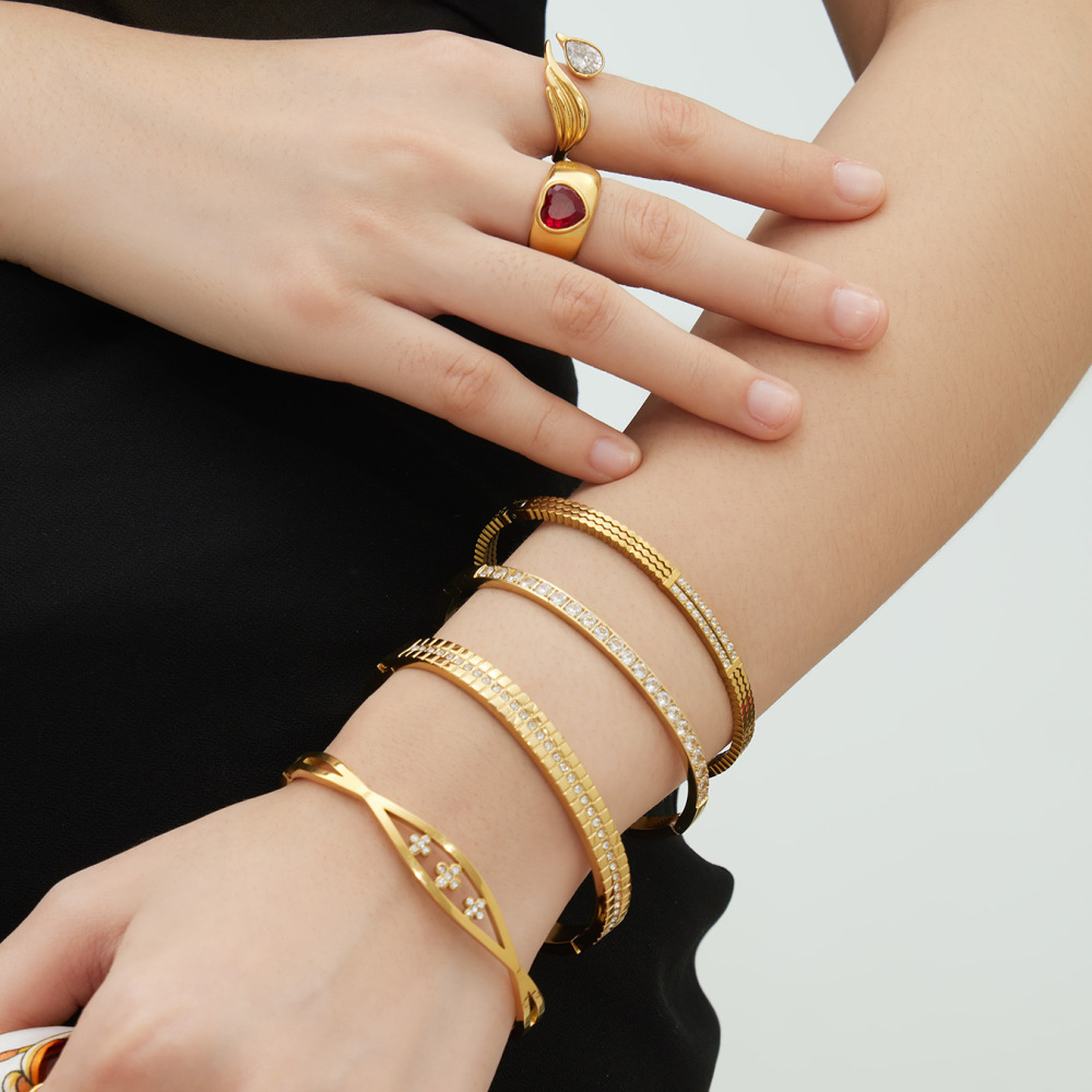 Bracelet Jonc Pour Femme En Acier Inoxydable Doré, Imperméable Et Anti-Ternissement, Orné De Zircon, Avec Motif Goutte D'Eau. Image5