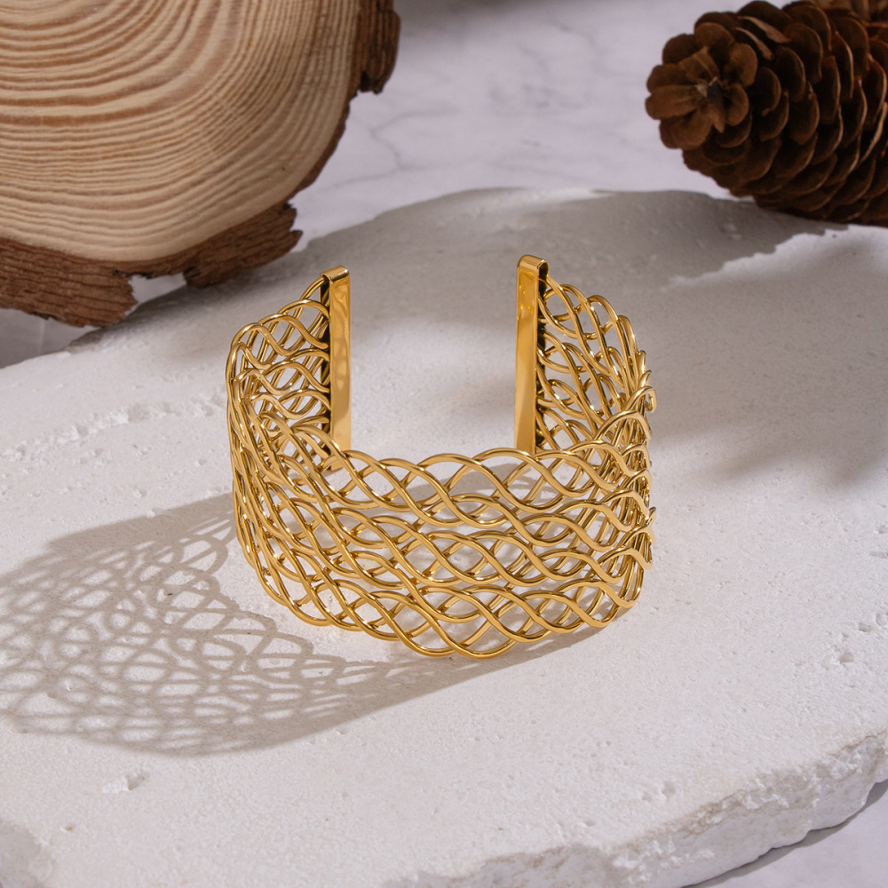 Bracelet Manchette Étanche En Acier Inoxydable Doré, Orné De Lignes Entrelacées (1 Pièce) Image2