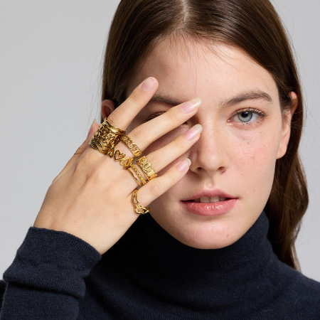 Bague tendance en acier inoxydable doré, imperméable et anti-ternissement, ornée d'un patchwork de cœurs.