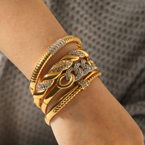 Bracelet Luxueux En Acier Inoxydable Étanche Couleur Or, Forme Torsadée, Orné De Zircon. h5 Image5