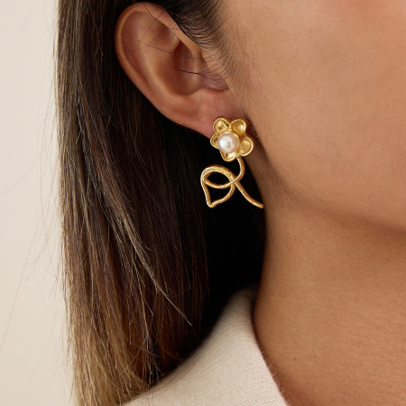 1 paire de boucles d'oreilles puces chics à fleurs en acier inoxydable étanche couleur or pour femme