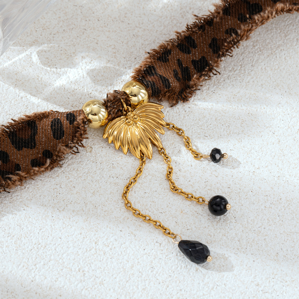 Collier Pendentif Rétro En Acier Inoxydable Étanche Couleur Or, Forme Feuille Image3