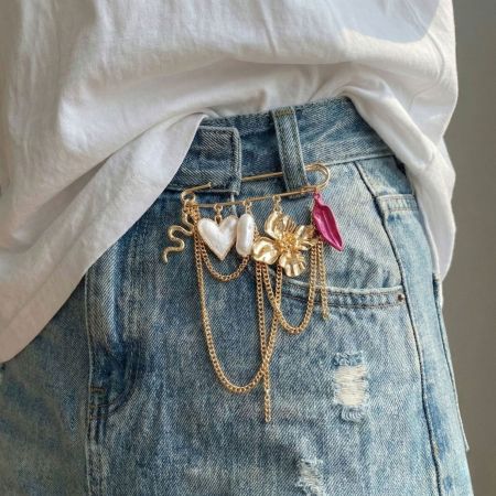 Broche en alliage en forme de cœur et de fleur douce 2