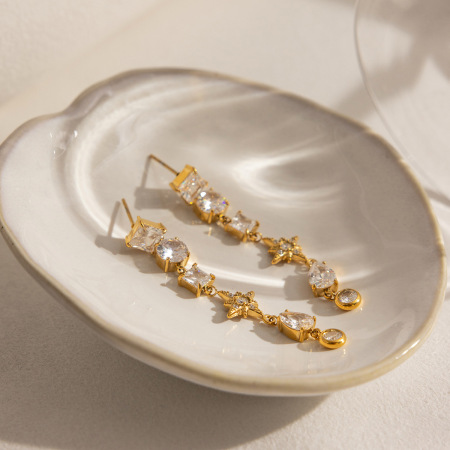 Boucles d'oreilles de soirée pour femmes, en acier inoxydable doré, imperméables et anti-ternissement, ornées de zircon, motif étoile géométrique