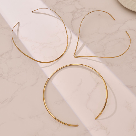 Collier ras-de-cou minimaliste incurvé en acier inoxydable doré, imperméable et anti-ternissement pour femme