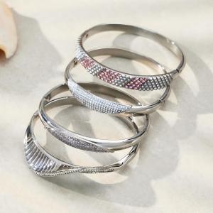 Bracelets Pour Femmes En Acier Inoxydable Doré Uni Brillant, Imperméables Et Anti-Ternissement h5 Image2