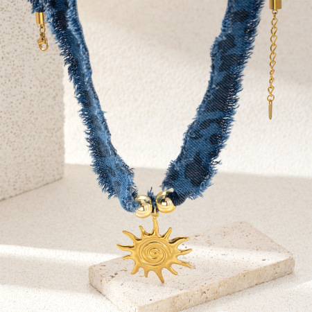 Collier pendentif en acier inoxydable étanche couleur or en forme de soleil