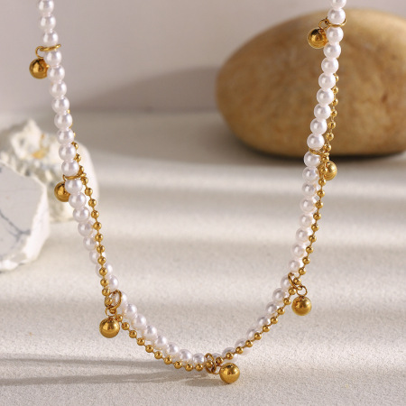 Collier élégant en perles d'imitation