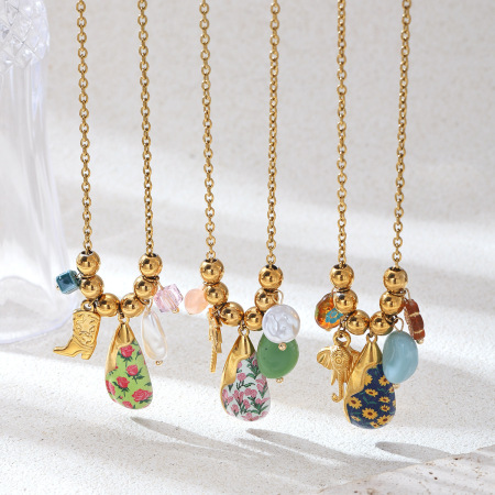 Collier pendentif en acier inoxydable étanche couleur or avec motif floral délicat