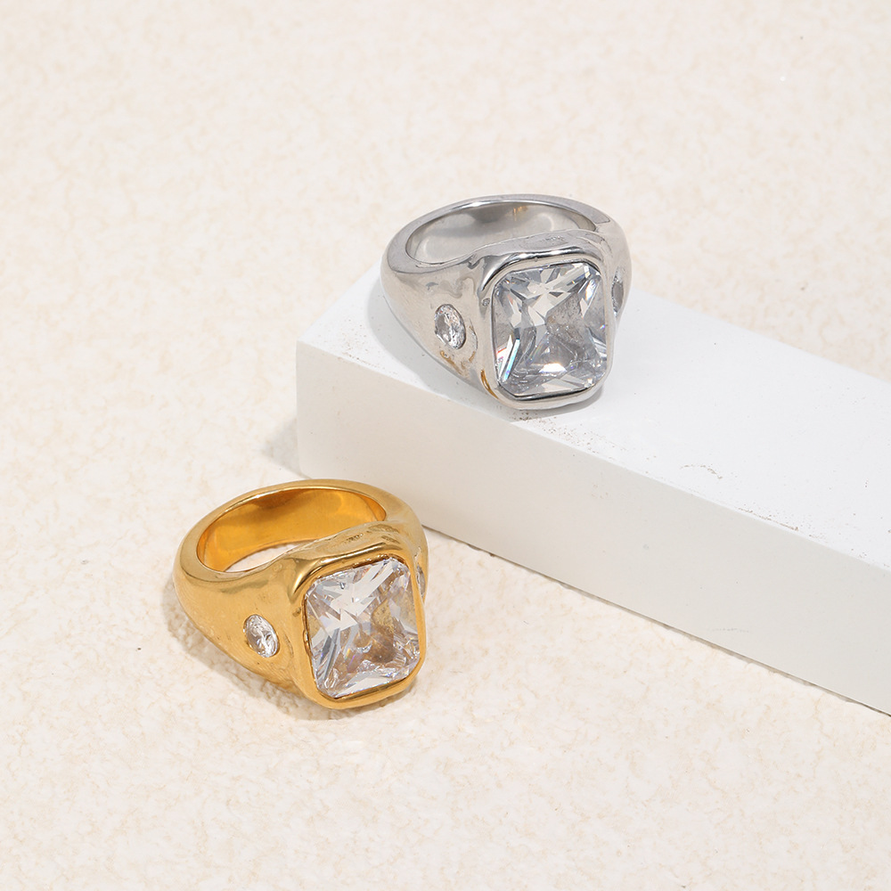 Bague Classique Carrée En Acier Inoxydable Et Zircon Étanche Image5
