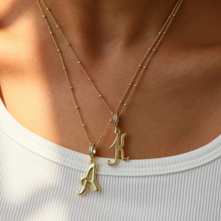 Colliers pendentifs exquis en cuivre pour femmes avec lettres