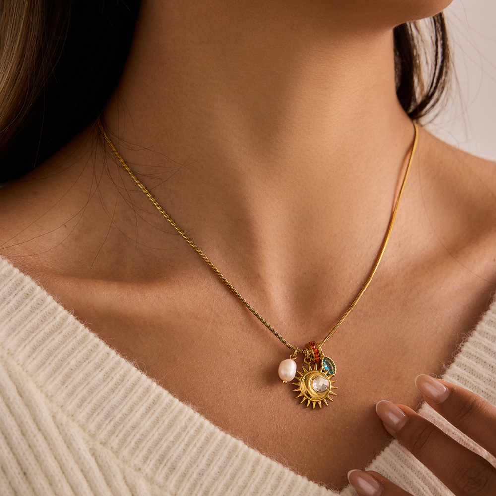 Colliers Pendentifs Pour Femmes En Acier Inoxydable Doré, Ornés D'Un Soleil Et D'Une Lune, Imperméables Et Anti-Ternissement, Avec Zircon Et Perle. Image3