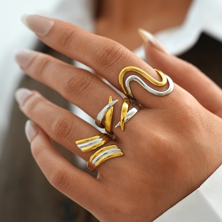 Bague Simple Series Daily à rayures irrégulières en acier inoxydable étanche couleur or 2