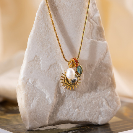 Colliers pendentifs pour femmes en acier inoxydable doré, ornés d'un soleil et d'une lune, imperméables et anti-ternissement, avec zircon et perle.