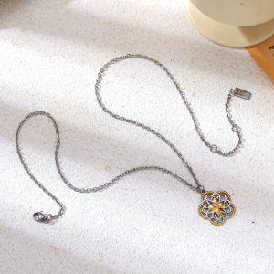 Collier Pendentif Rétro En Acier Inoxydable Imperméable En Forme De Cœur Et De Fleur, Couleurs Assorties h5 Image4