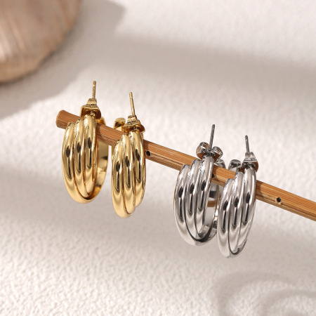 Boucles d'oreilles créoles classiques torsadées en acier inoxydable, couleur or, forme irrégulière. 2