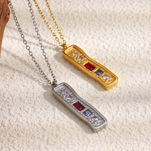 Collier Pendentif Rétro En Acier Inoxydable Étanche Couleur Or Et Zircon h5 Image3