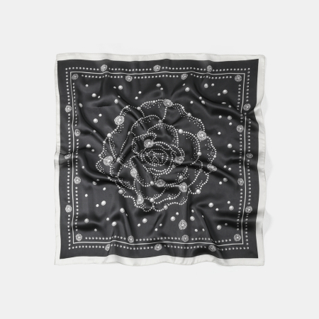 Bandana en tissu imitation soie à motif rose romantique 2