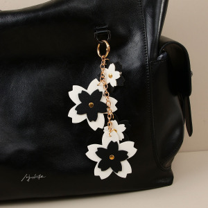 Breloques De Sac Pour Femmes En Pu À Motif Floral Doux, Collection Simple Series h5 Image3