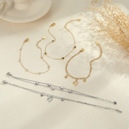 Bracelet en acier inoxydable étanche avec maillons ajourés en forme de cœur et plaqué or 18 carats 2